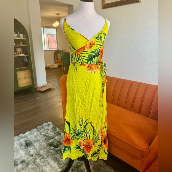 Floral Wrap Dress in Yellow and Green - Picture 4 of 6